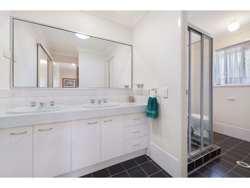 4 Sovereign Place, Boondall QLD 4034