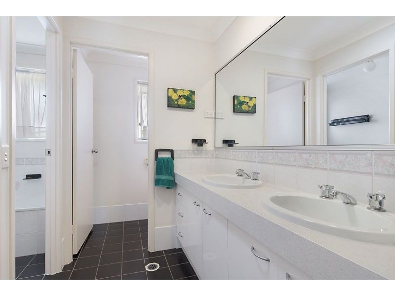 4 Sovereign Place, Boondall QLD 4034