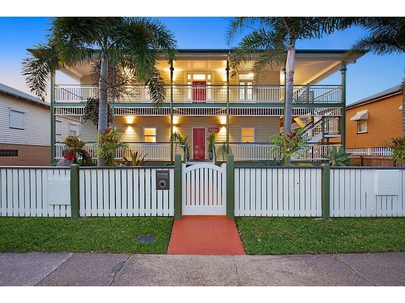 44 Second Avenue, Sandgate QLD 4017