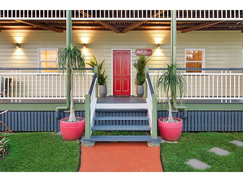 44 Second Avenue, Sandgate QLD 4017