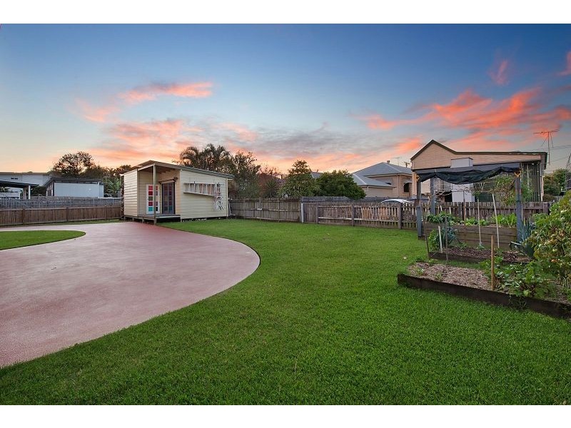 44 Second Avenue, Sandgate QLD 4017