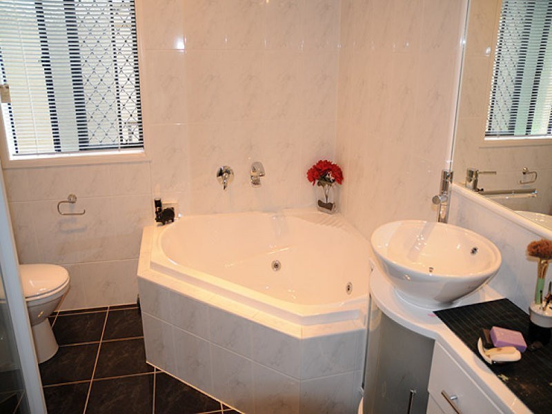 6 Jim Whyte Way, Beecher QLD 4680