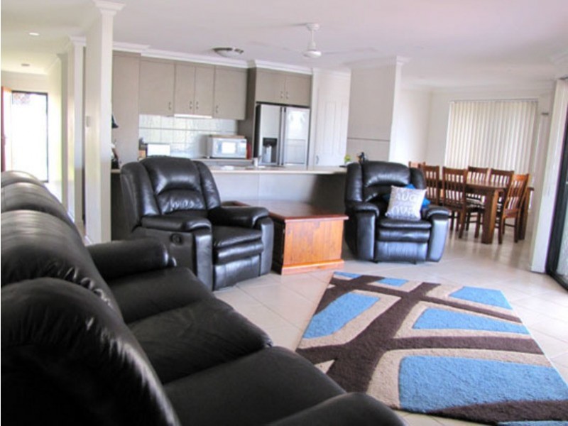 8 Hawkesbury Rd, Calliope QLD 4680