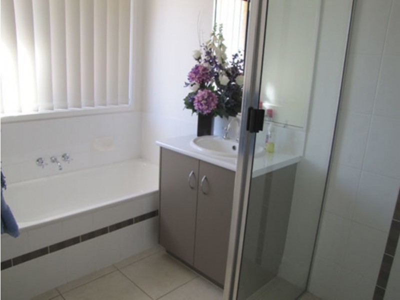 8 Hawkesbury Rd, Calliope QLD 4680