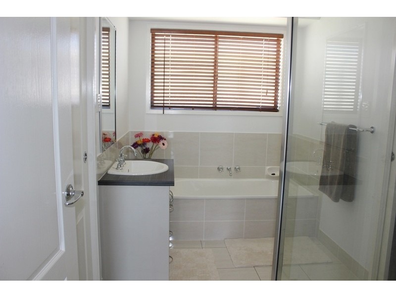 13  Sunpoint Way, Calliope QLD 4680