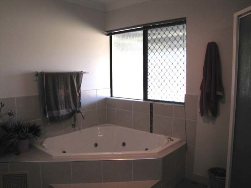 48097 Bruce Highway, Tannum Sands QLD 4680