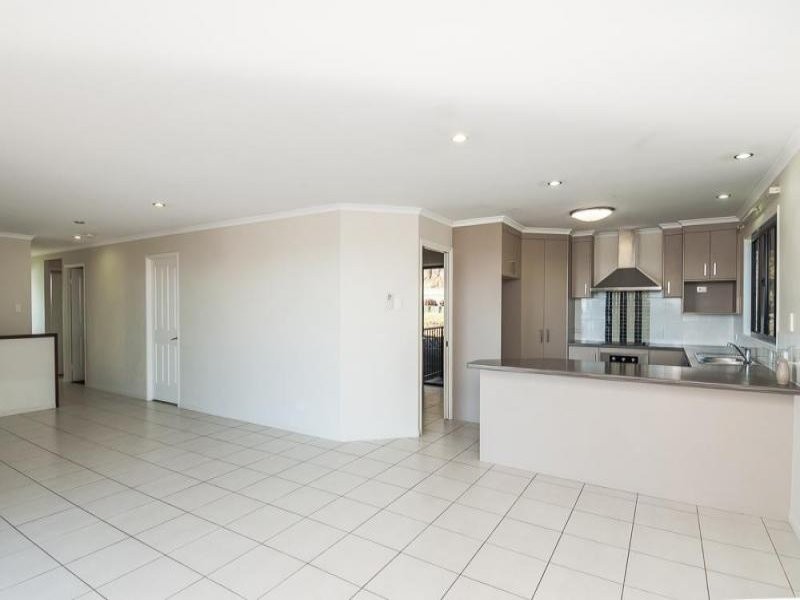 8 Koowin Drive, Kirkwood QLD 4680