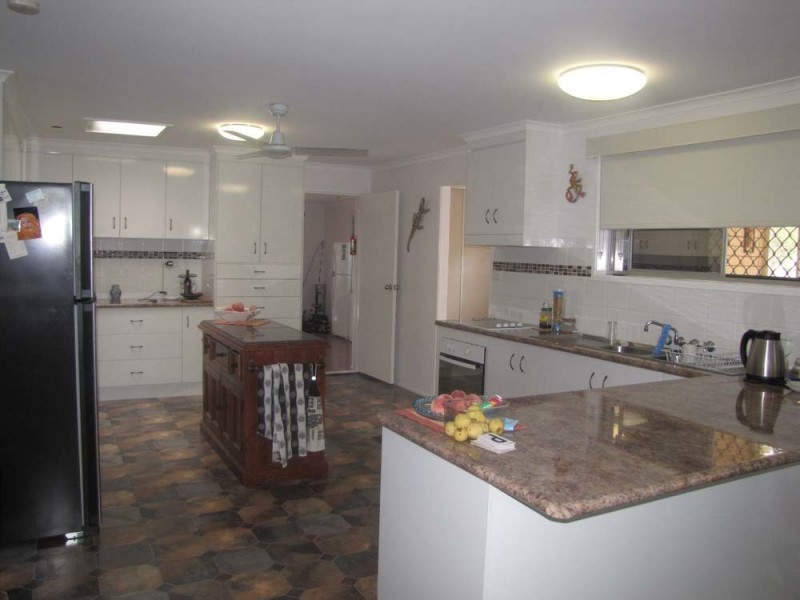 7 Hickman Street, Bororen QLD 4678