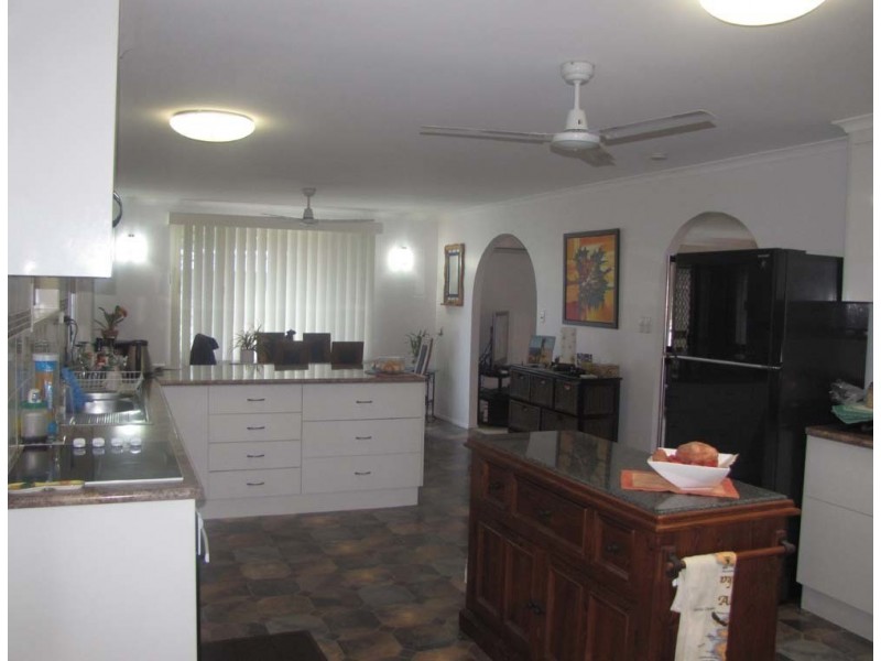 7 Hickman Street, Bororen QLD 4678