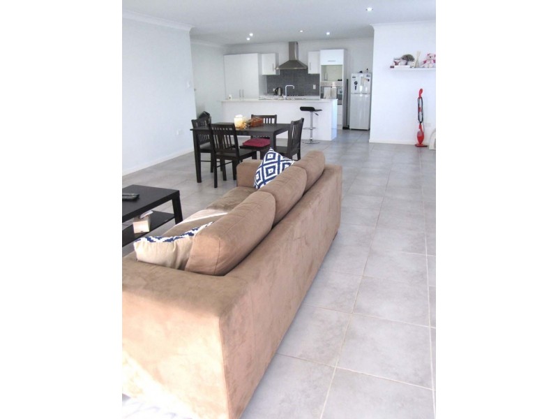 2/3  Stockbridge Crt, Calliope QLD 4680