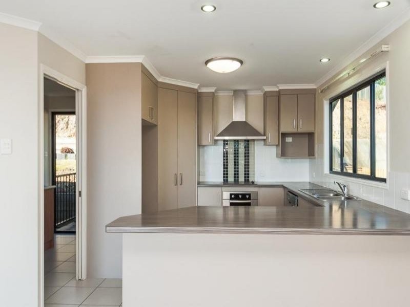 8 Koowin Drive, Kirkwood QLD 4680