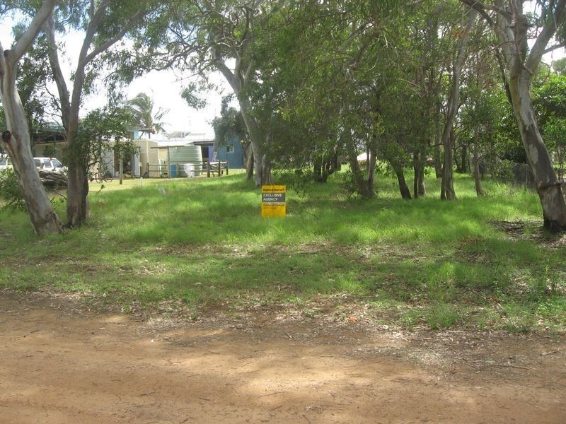 8 Poinciana Avenue, Curtis Island QLD 4680