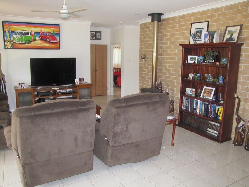 37 Bracewell Road, Mount Larcom QLD 4695