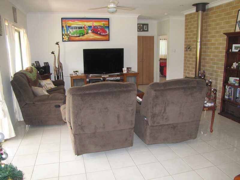 37 Bracewell Road, Mount Larcom QLD 4695
