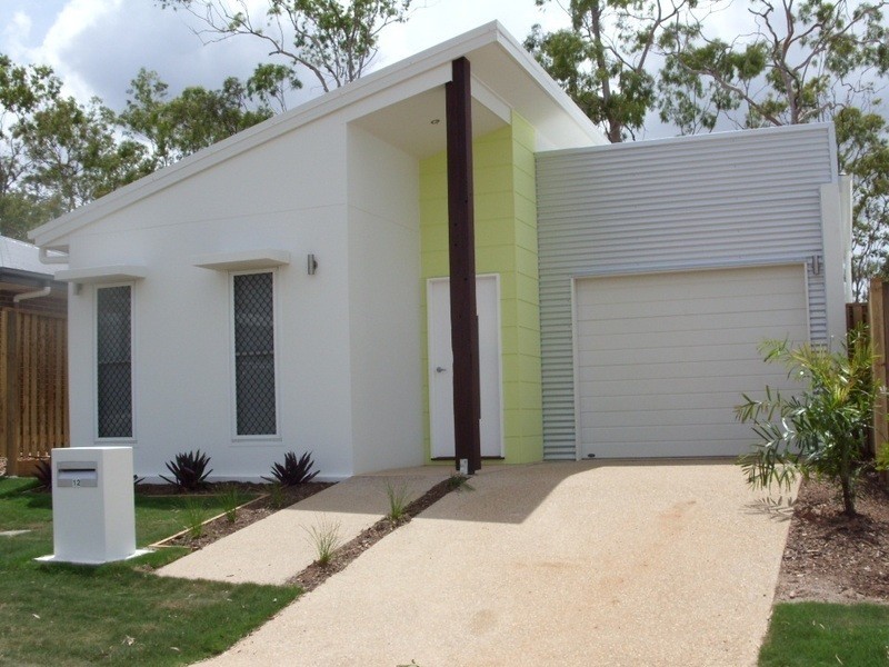 12 Sundowner Road, Clinton QLD 4680