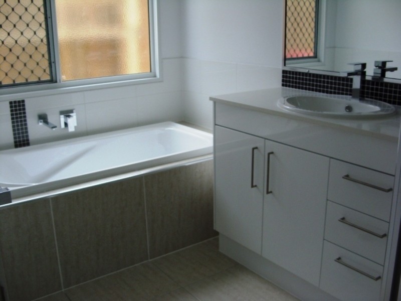 12 Sundowner Road, Clinton QLD 4680