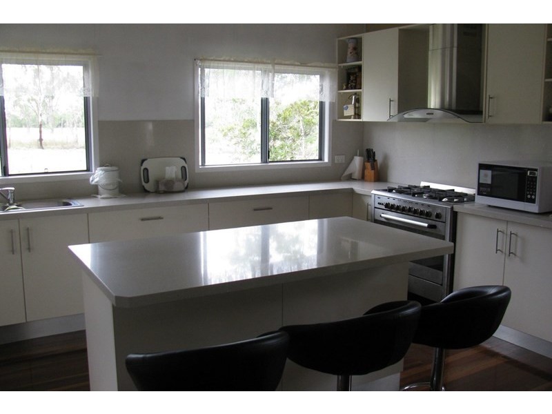 381 Woodside Road, Bororen QLD 4678