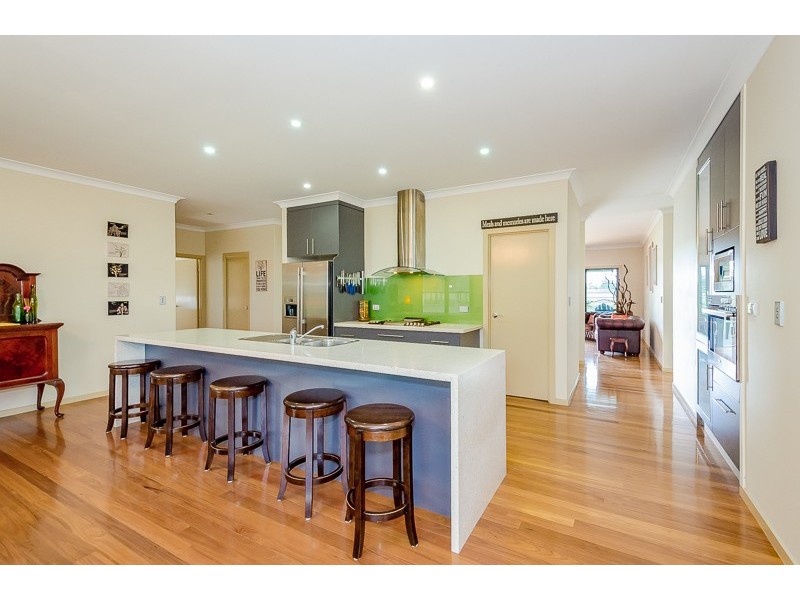 225 East End Road, Mount Larcom QLD 4695