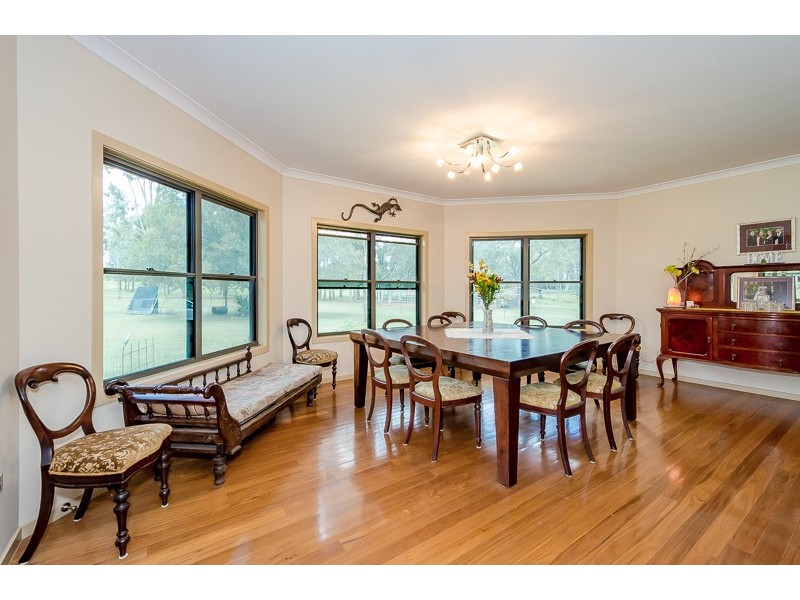 225 East End Road, Mount Larcom QLD 4695