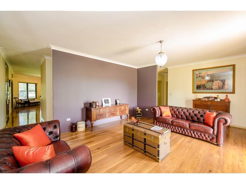 225 East End Road, Mount Larcom QLD 4695