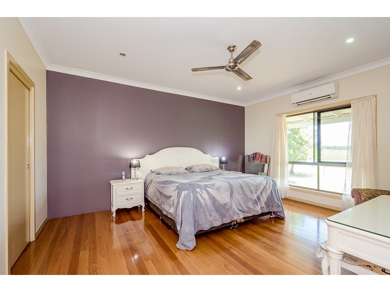 225 East End Road, Mount Larcom QLD 4695