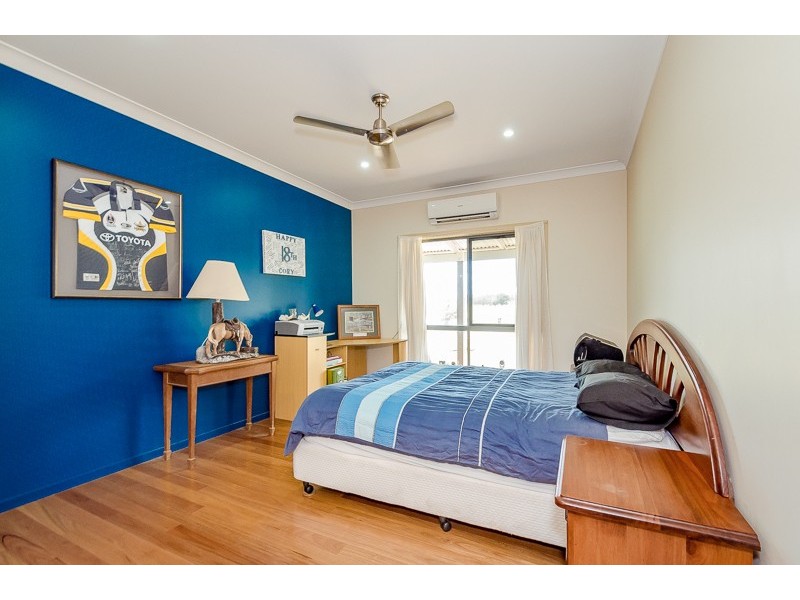 225 East End Road, Mount Larcom QLD 4695