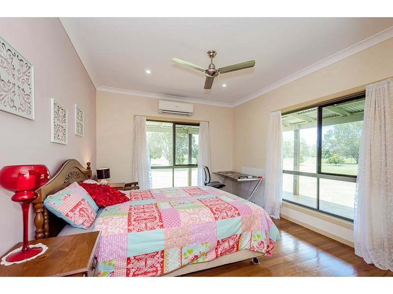 225 East End Road, Mount Larcom QLD 4695