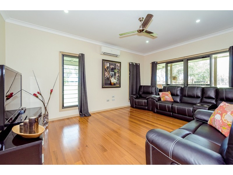 225 East End Road, Mount Larcom QLD 4695