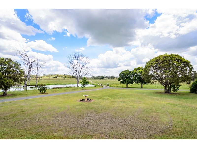 225 East End Road, Mount Larcom QLD 4695