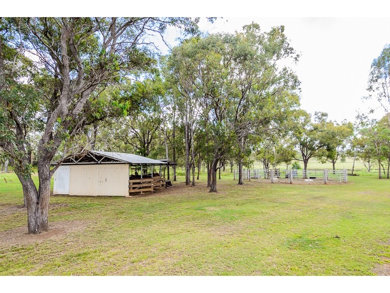225 East End Road, Mount Larcom QLD 4695
