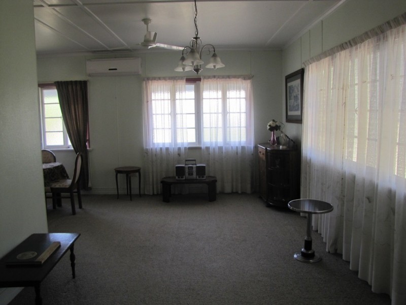 8 Salisbury Street, Mount Larcom QLD 4695