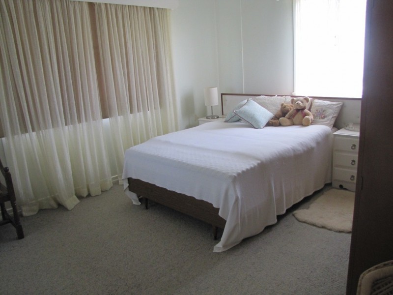 8 Salisbury Street, Mount Larcom QLD 4695