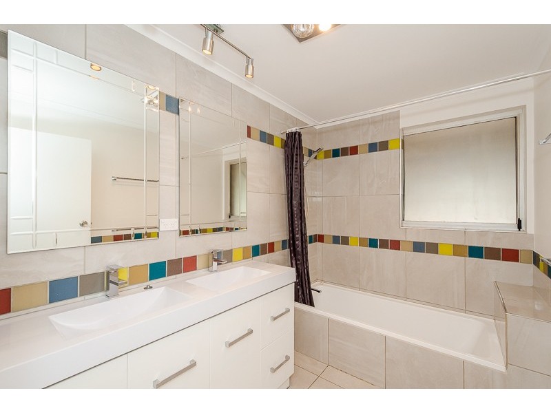 14 Edward Street, Boyne Island QLD 4680