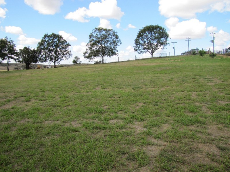 1443 Mount Larcom Bracewell Rd, Mount Larcom QLD 4695