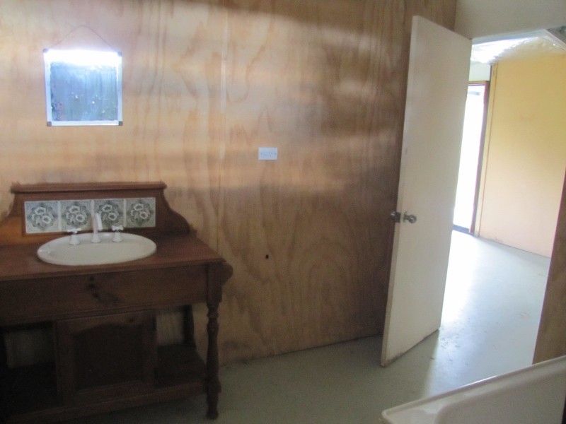 1443 Mount Larcom Bracewell Rd, Mount Larcom QLD 4695