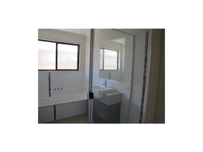 11 Sunpoint Way, Calliope QLD 4680