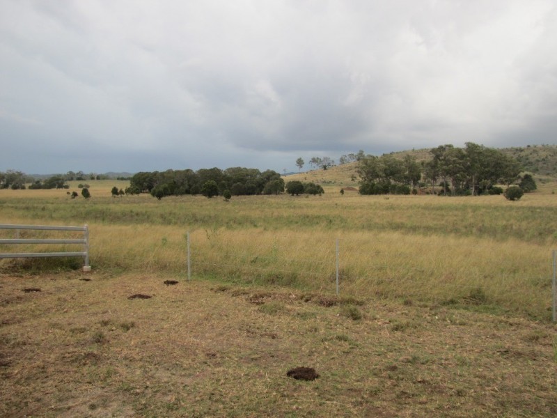 1064 East End Road, Mount Larcom QLD 4695