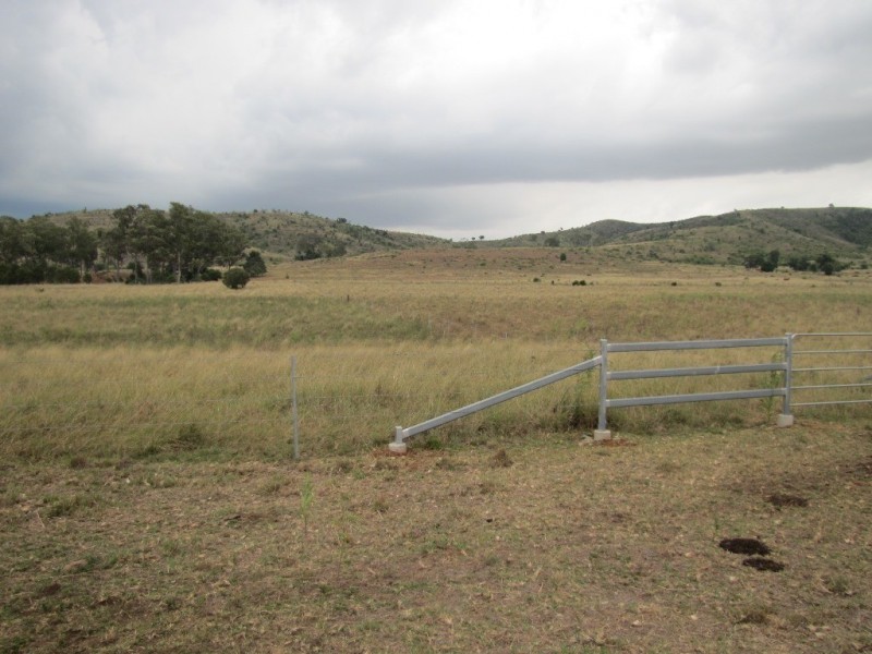 1064 East End Road, Mount Larcom QLD 4695