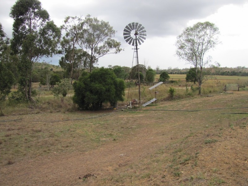 1064 East End Road, Mount Larcom QLD 4695