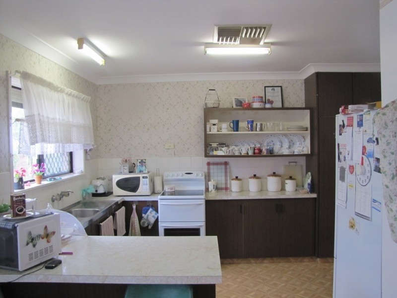 12 Balfour Street, Mount Larcom QLD 4695