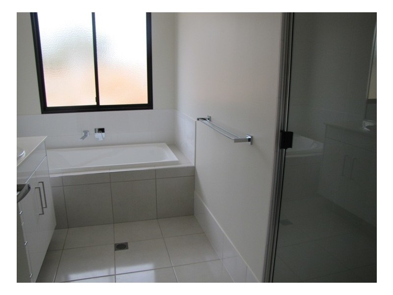 1/1 Wedgetail Road, Clinton QLD 4680