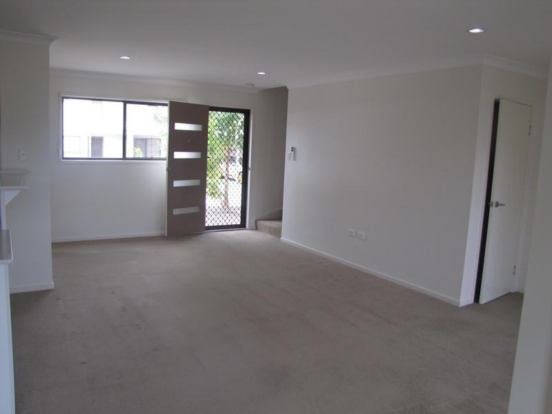 2/9 Morris Avenue, Calliope QLD 4680