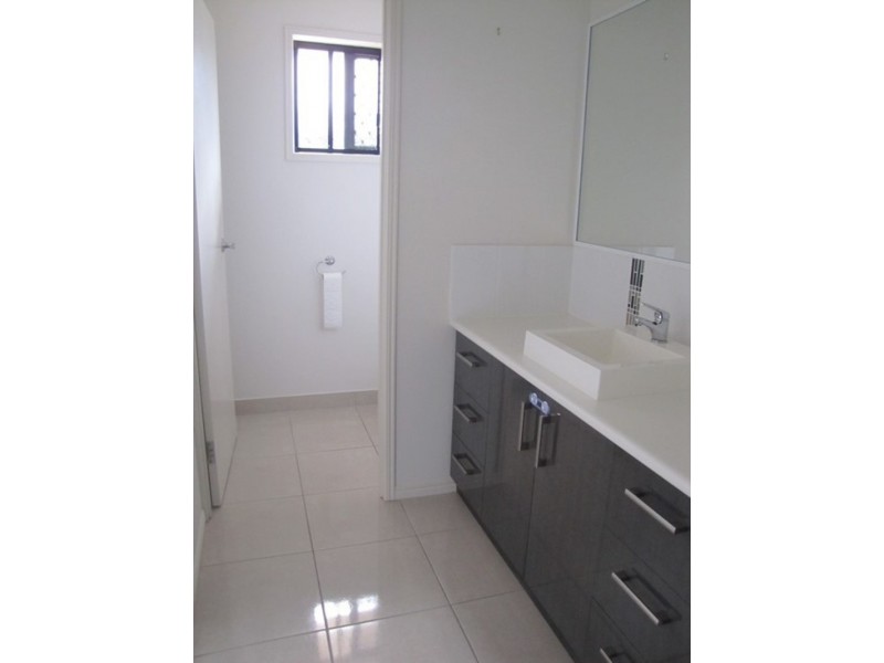 8 Central Avenue, Calliope QLD 4680