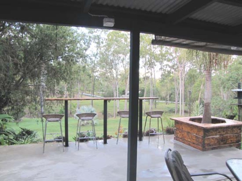 11 HELEN CRESCENT, Wurdong Heights QLD 4680