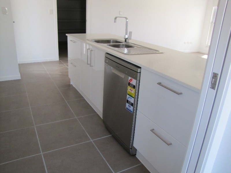 4/2 Harmony Drive, Clinton QLD 4680