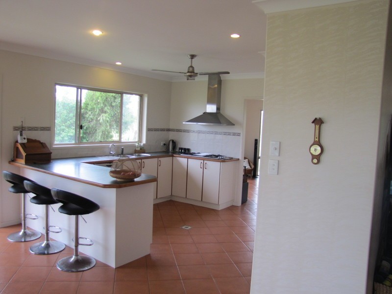 637 The Narrows Road, Mount Larcom QLD 4695