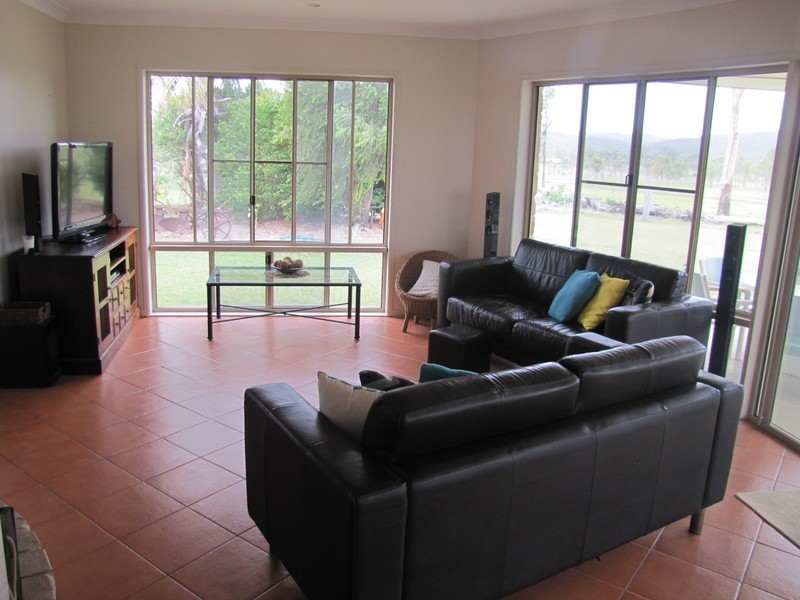 637 The Narrows Road, Mount Larcom QLD 4695