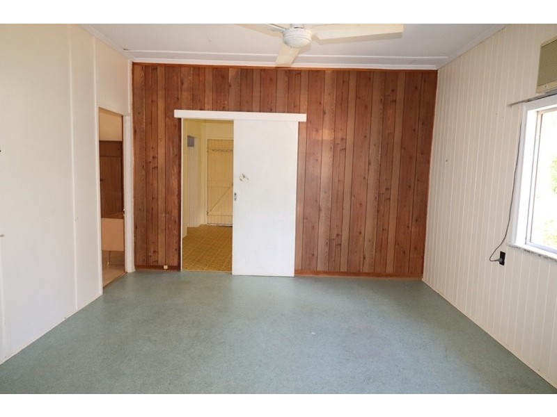34 Balfour Street, Mount Larcom QLD 4695