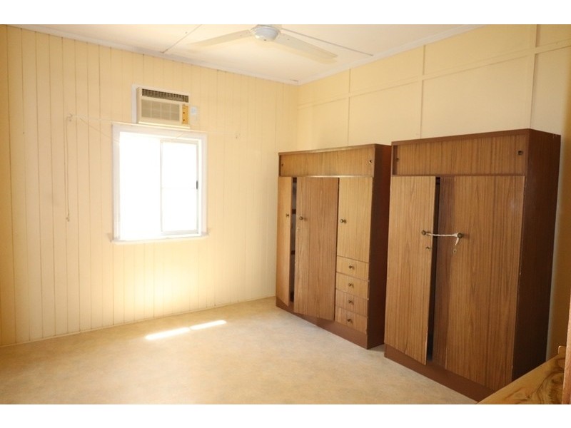 34 Balfour Street, Mount Larcom QLD 4695