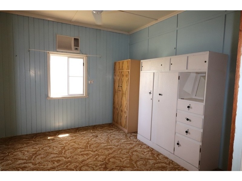 34 Balfour Street, Mount Larcom QLD 4695
